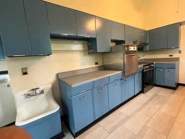 Foto del edificio - 220 E Montgomery St