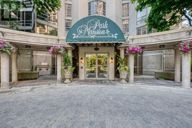 Building Photo - 45 Kingsbridge Garden Cir