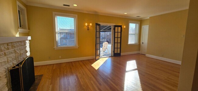 Foto del edificio - 4969 Pernod Ave