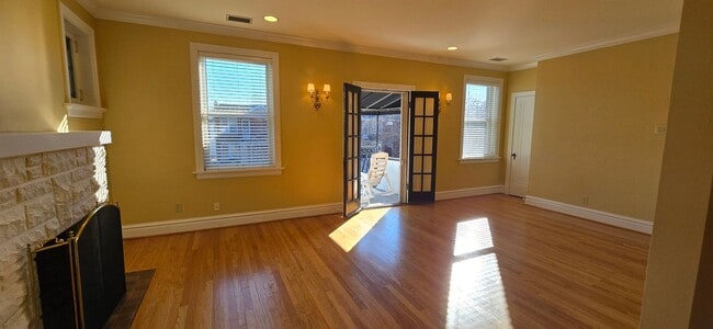 Building Photo - 4969 Pernod Ave