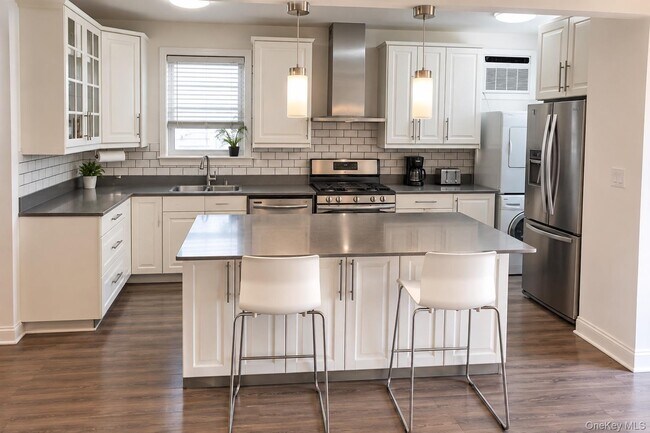 Foto del edificio - 1840 Tomlinson Ave
