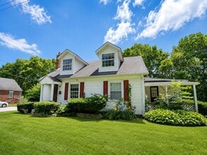 Building Photo - 802 Golfview Dr