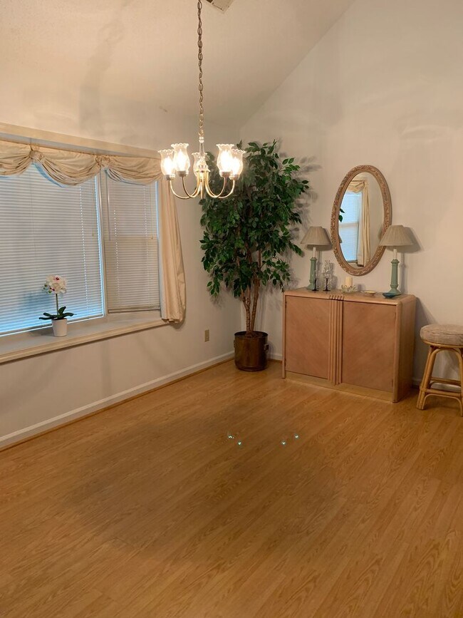Foto del edificio - 3-Bedroom, 2-Bath Home in Palmwood Estates