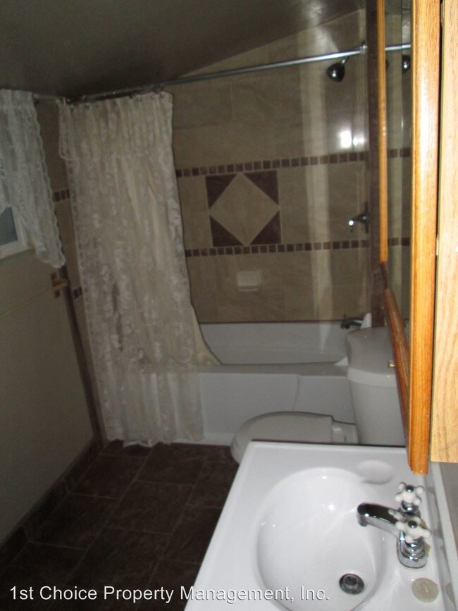 Building Photo - 503 Upham St