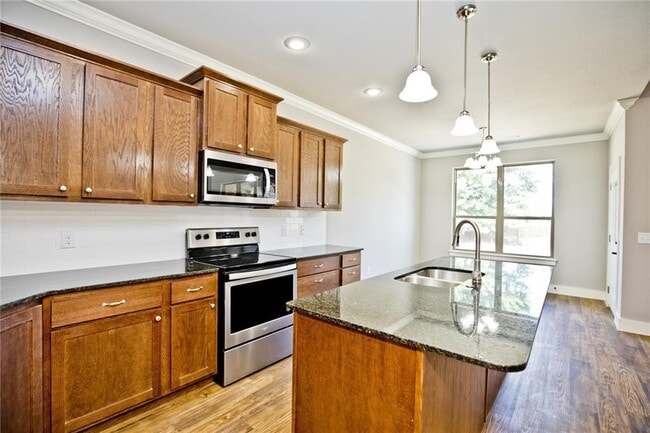 Building Photo - 302 Alder St
