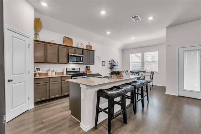 Building Photo - 900 Honey Maple St