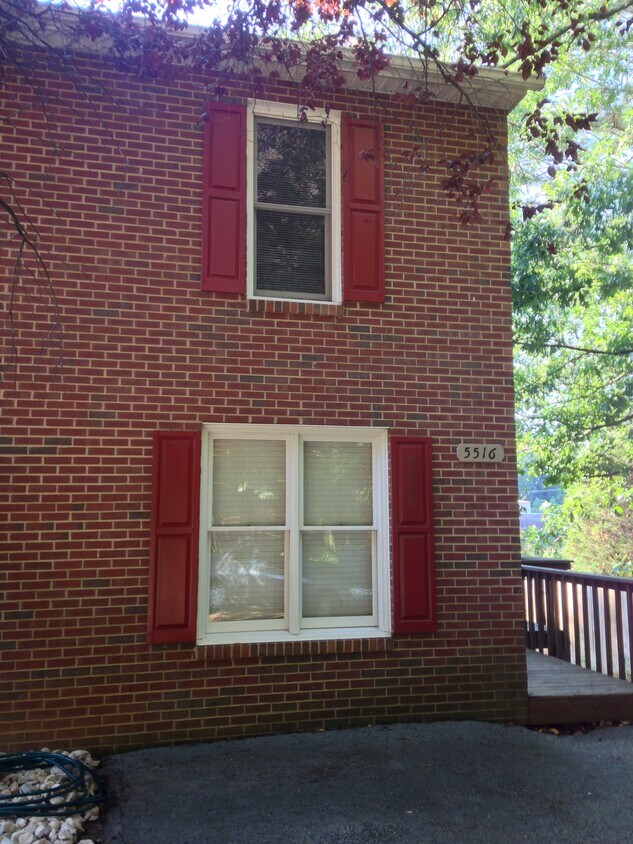5516 Woodland Ln, Cave Spring, VA 24018 Townhome Rentals in Cave
