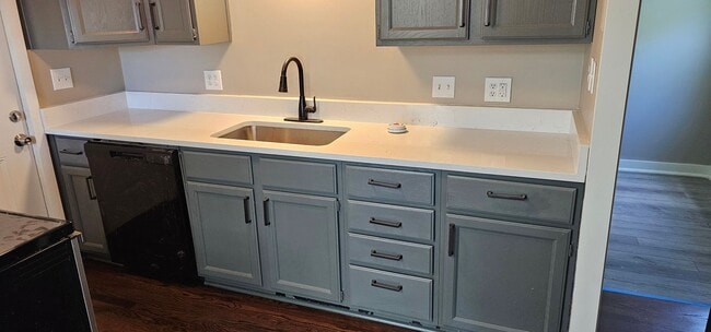 Foto del edificio - COMING SOON!! Available Soon in SF KCMO