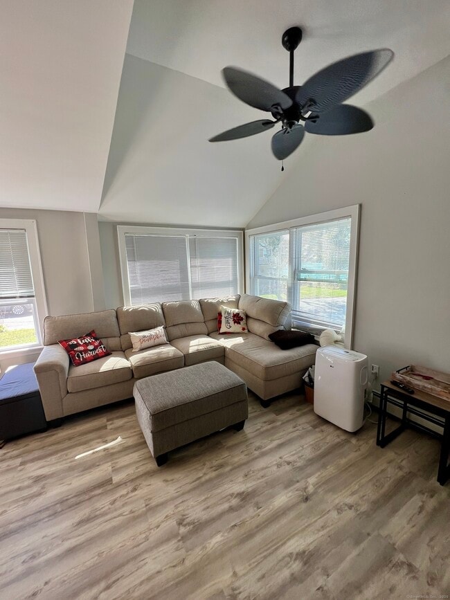 Building Photo - 6 10th Ave