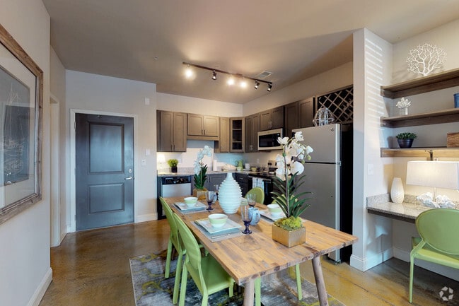 1BR, 1BA - 819 SF - SeaPath on 67th