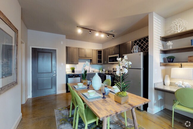 1HAB, 1BA - 819 ft² - Seapath on 67th