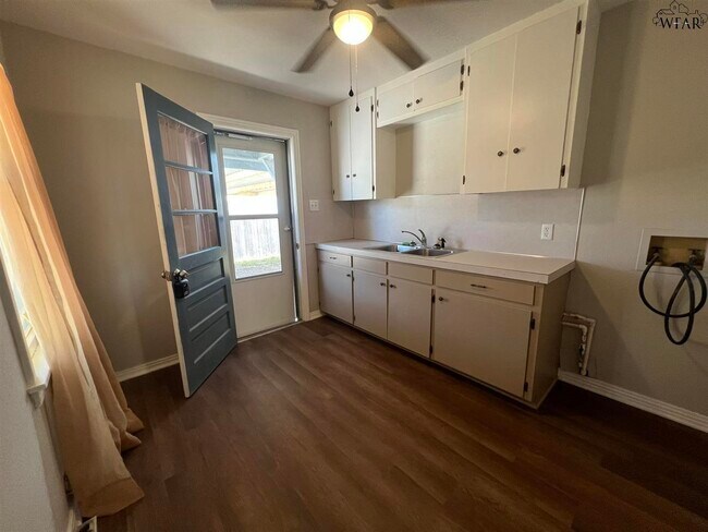 Foto del edificio - 407 N Victoria Ave