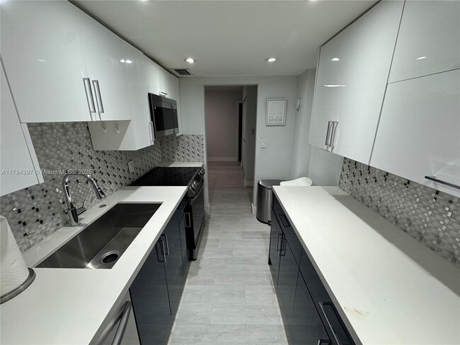 Foto del edificio - 1251 NE 108th St