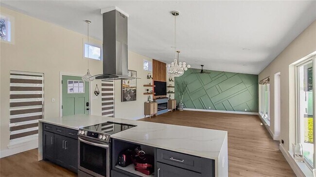 Building Photo - 2713 Renatta Dr