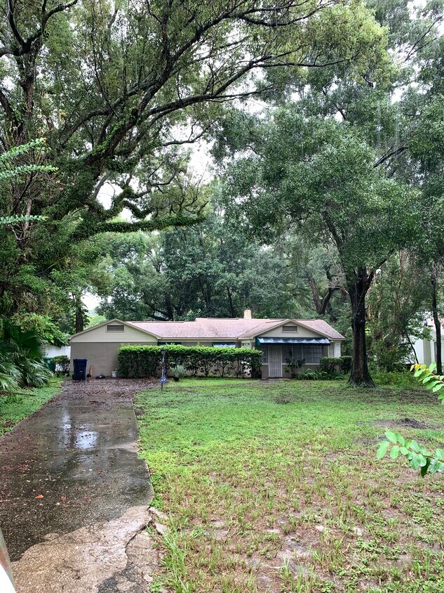 Foto principal - 1206 E Hanna Ave