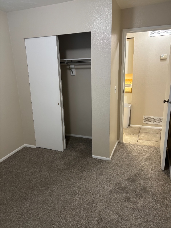 Building Photo - 31 E River Haven Cir