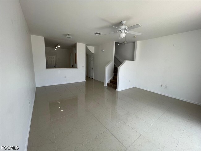 Building Photo - 3637 Pine Oak Cir