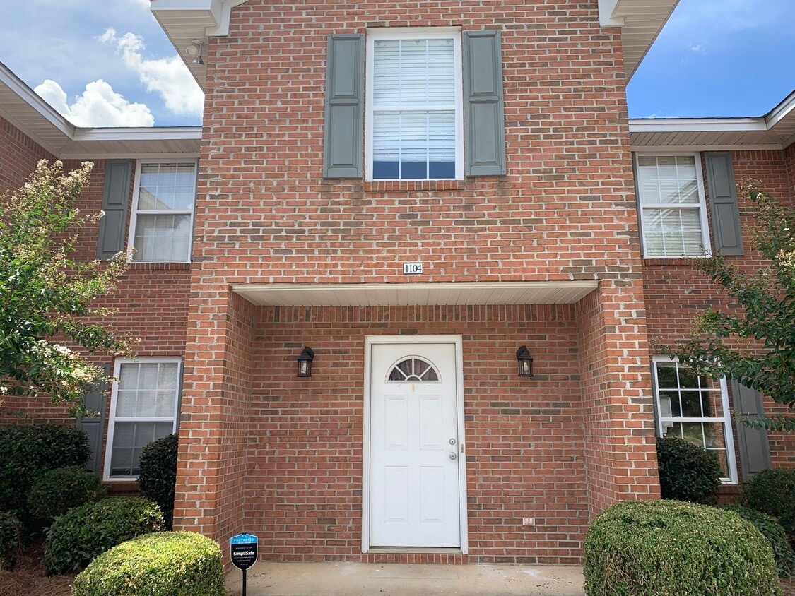 1477 N Donahue Dr, Auburn, AL 36832 Townhome Rentals in Auburn AL