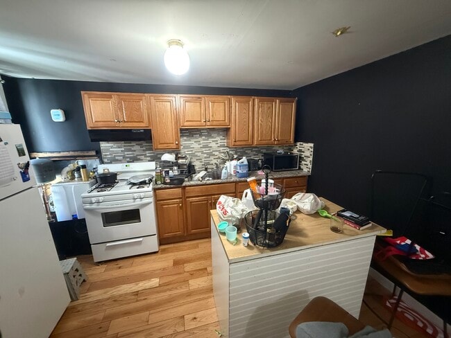 Building Photo - 509 Medford St