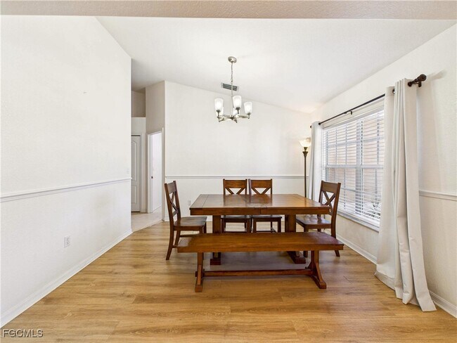 Foto del edificio - 18561 Olive Rd