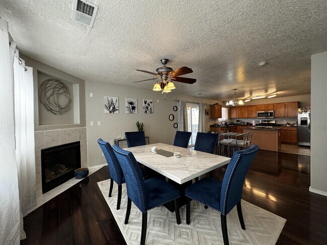 Foto del edificio - 10501 Trieste Ct NW
