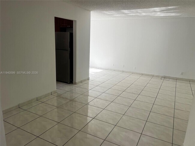 Foto del edificio - 16909 N Bay Rd