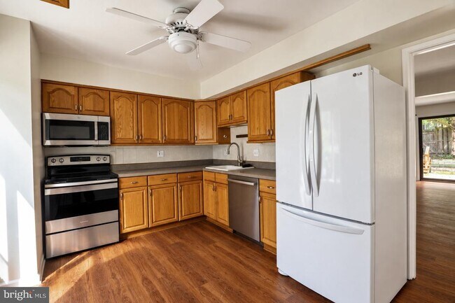 Building Photo - 6049 Forrest Hollow Ln