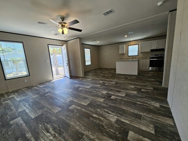 Foto del edificio - 6701 Hidden Oaks Dr