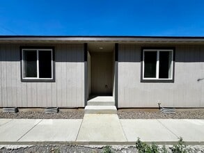 Building Photo - 713 N 6th Ave