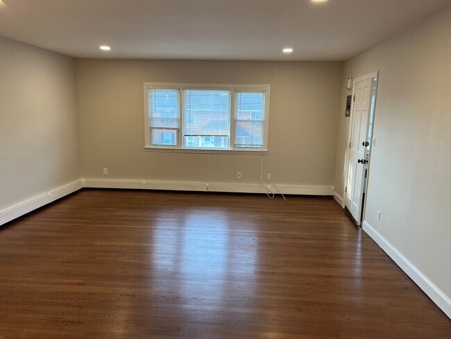 Sala de TV - 1205 Little Neck Ave