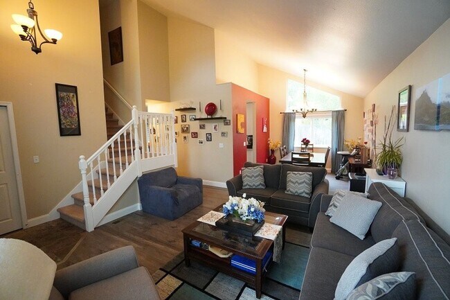 Building Photo - 3 Bedroom East Anchorage Home near JBER!