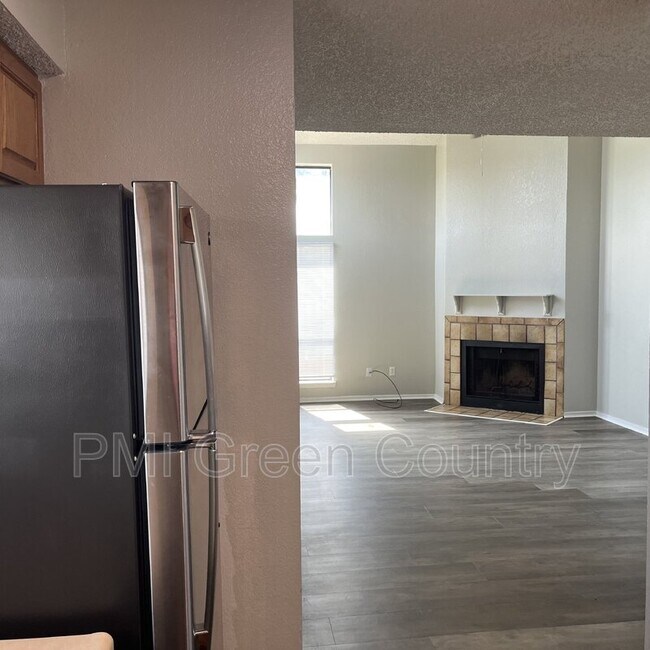 Building Photo - 6737 S Peoria Ave