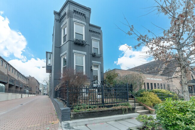 Foto del edificio - 1713 15th St NW