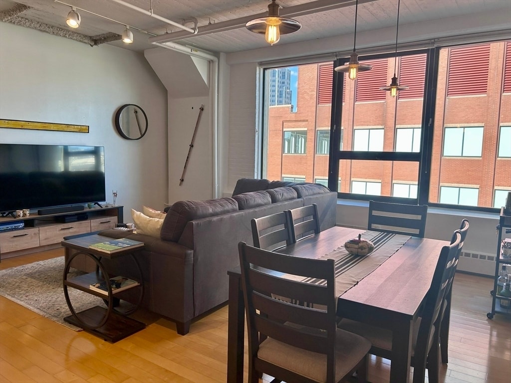 Primary Photo - 210 South St