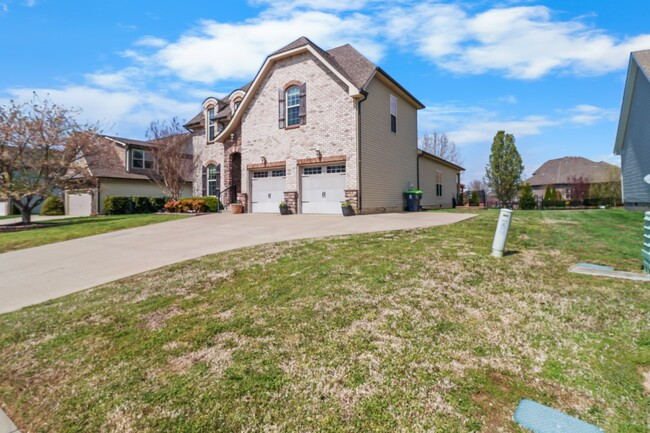 Building Photo - 951 Willow Circle