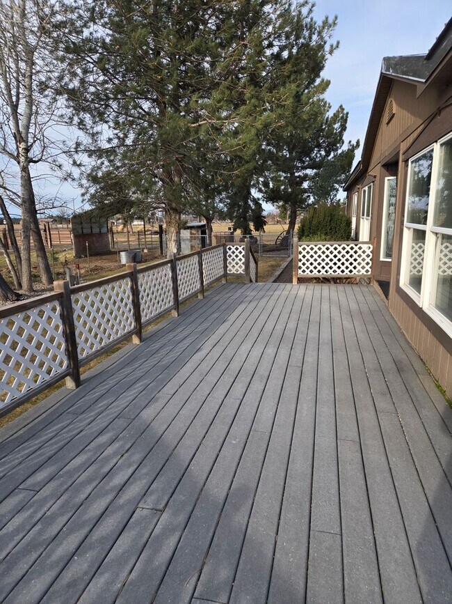 Foto del edificio - Beautiful Country Home, Powell Butte