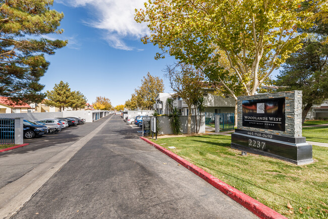 Building Photo - Woodlands West Townhomes