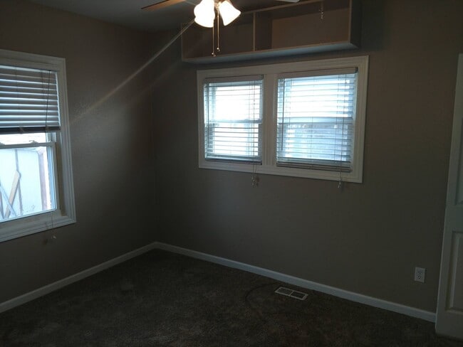 Foto del edificio - ALL PROSPECTIVE TENANTS MUST SUBMIT A $58 ...