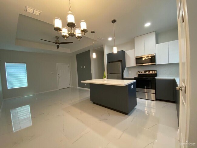 Foto del edificio - 1428 E Iris Ave