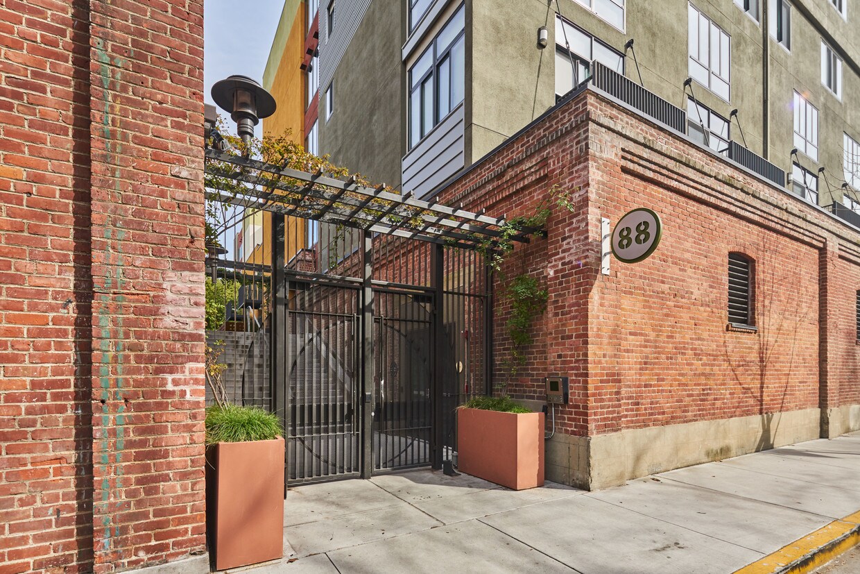 Front Gate - 88 Bush St