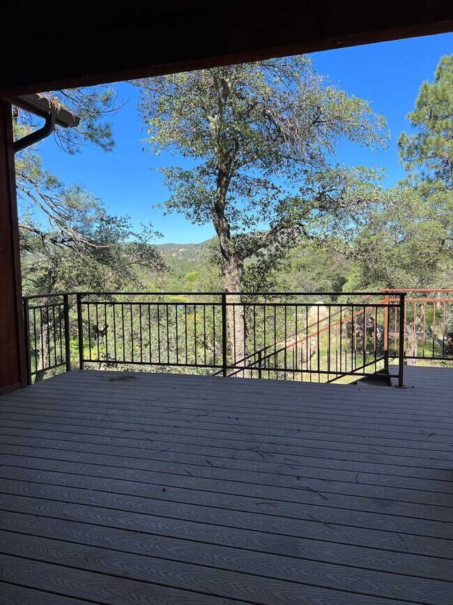 Building Photo - Two Bedroom Home in Beautiful Setting