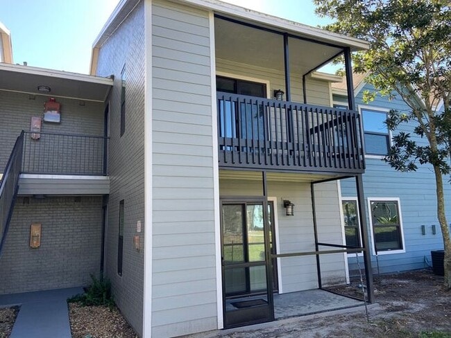 Wonderful 2/1 Condo - ** Move in Special HALF off your first months rent** Available Now ! - Wonderful 2/1 Condo - ** Move in Special HALF off your first months rent** Available Now !