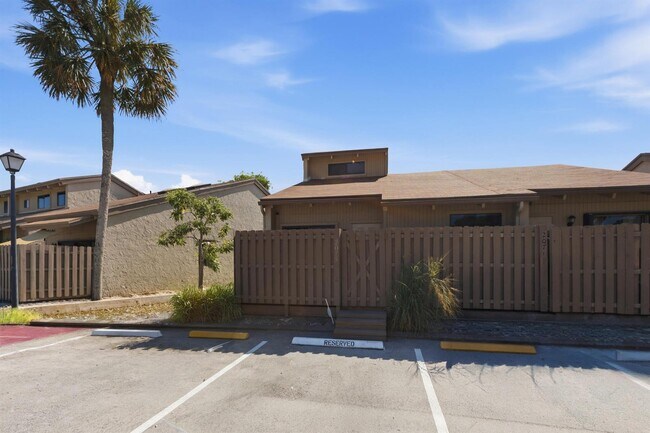 Building Photo - 2075 SW 82nd Ave