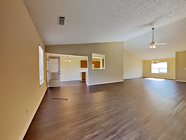 Building Photo - 186 Dean Way