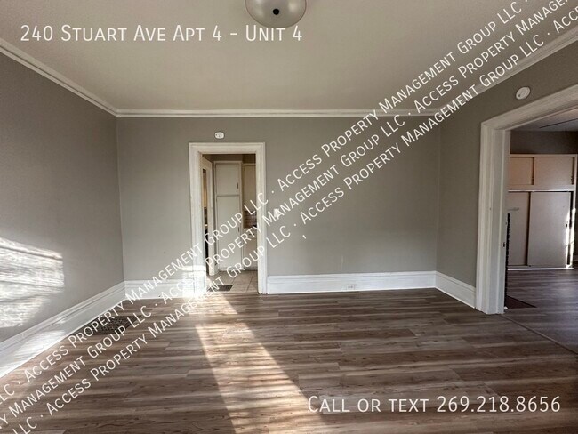 Foto del edificio - 240 Stuart Ave