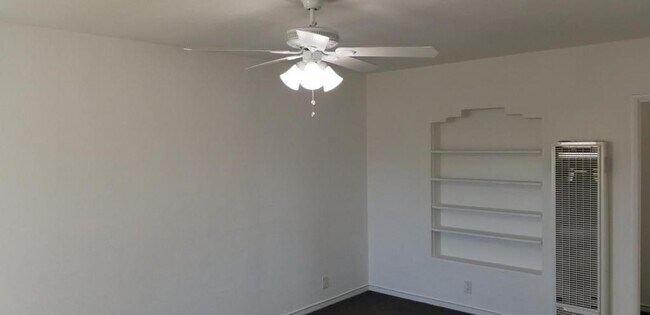 Foto del edificio - 9575 Walnut St.