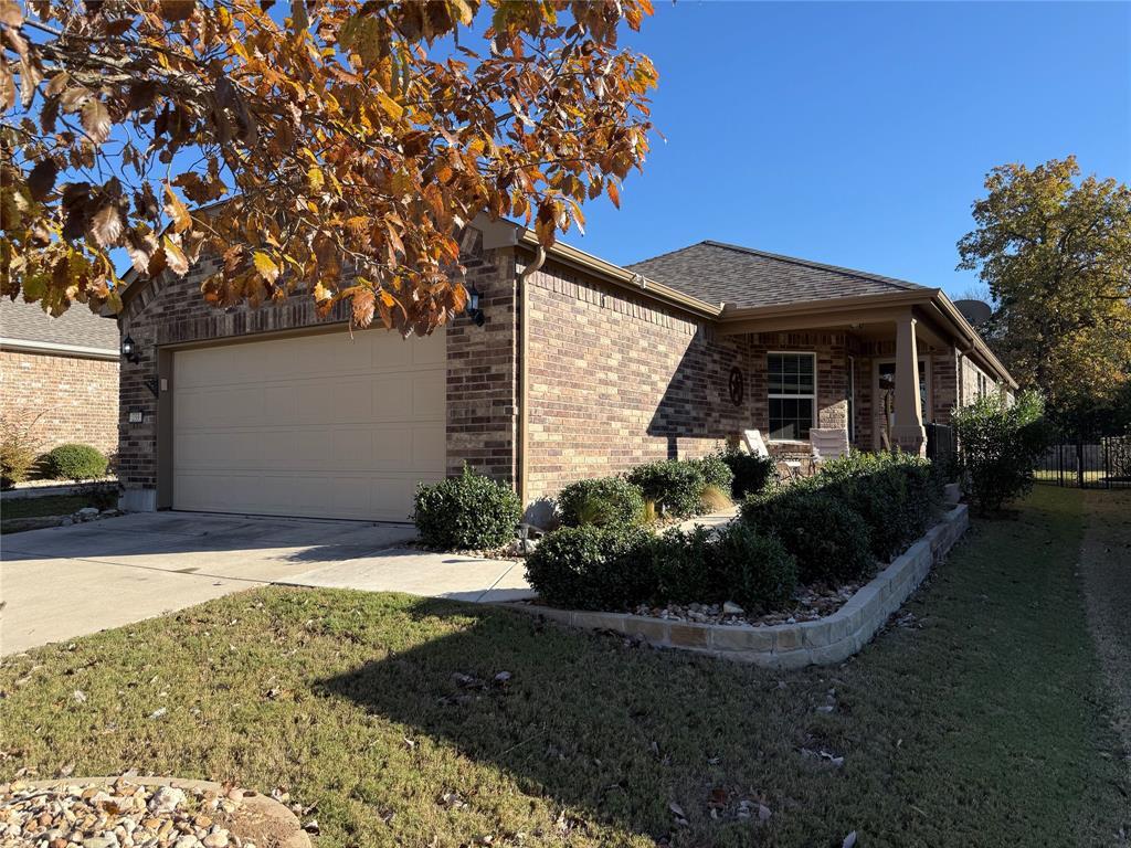 Primary Photo - 233 Hobby St