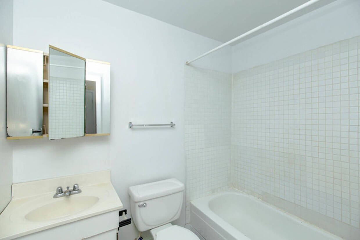 Foto del edificio - Prime Lakeview Location on Southport. 1 Be...
