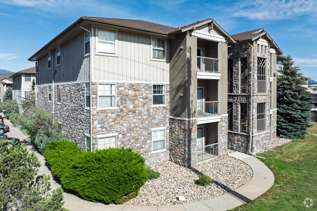 Building Photo - Shadow Mountain