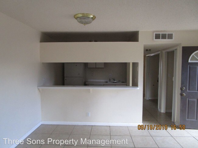 Building Photo - 902-906 Los Reyes Ct SE